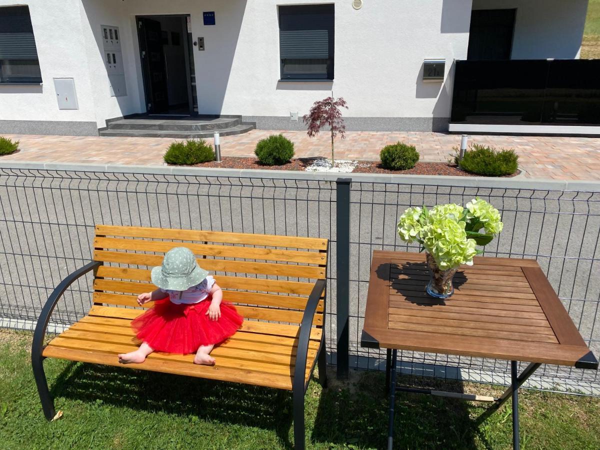 Apartments Dora Sveti Martin Na Muri Bagian luar foto